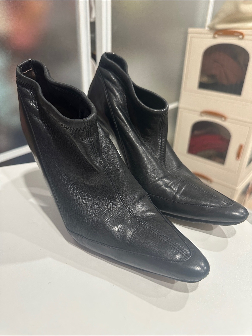 Classic Gucci Black Leather Pointed-Toe Women's Ankle high heeled ankle boots